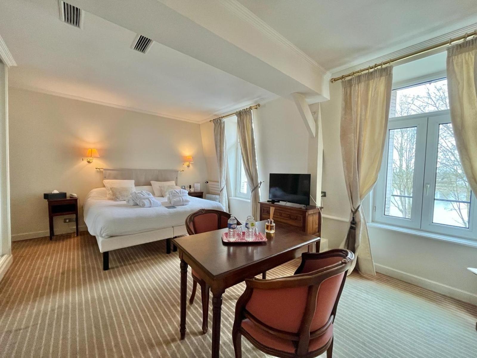 Logis Hotel Le Rivage Gien Esterno foto