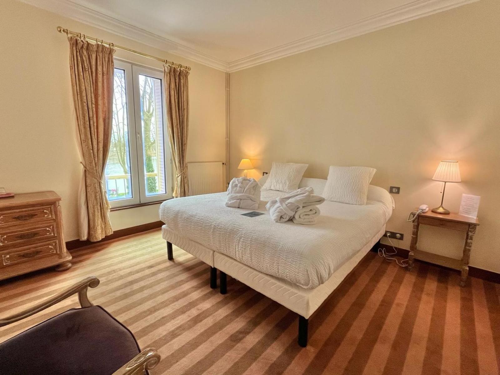 Logis Hotel Le Rivage Gien Esterno foto
