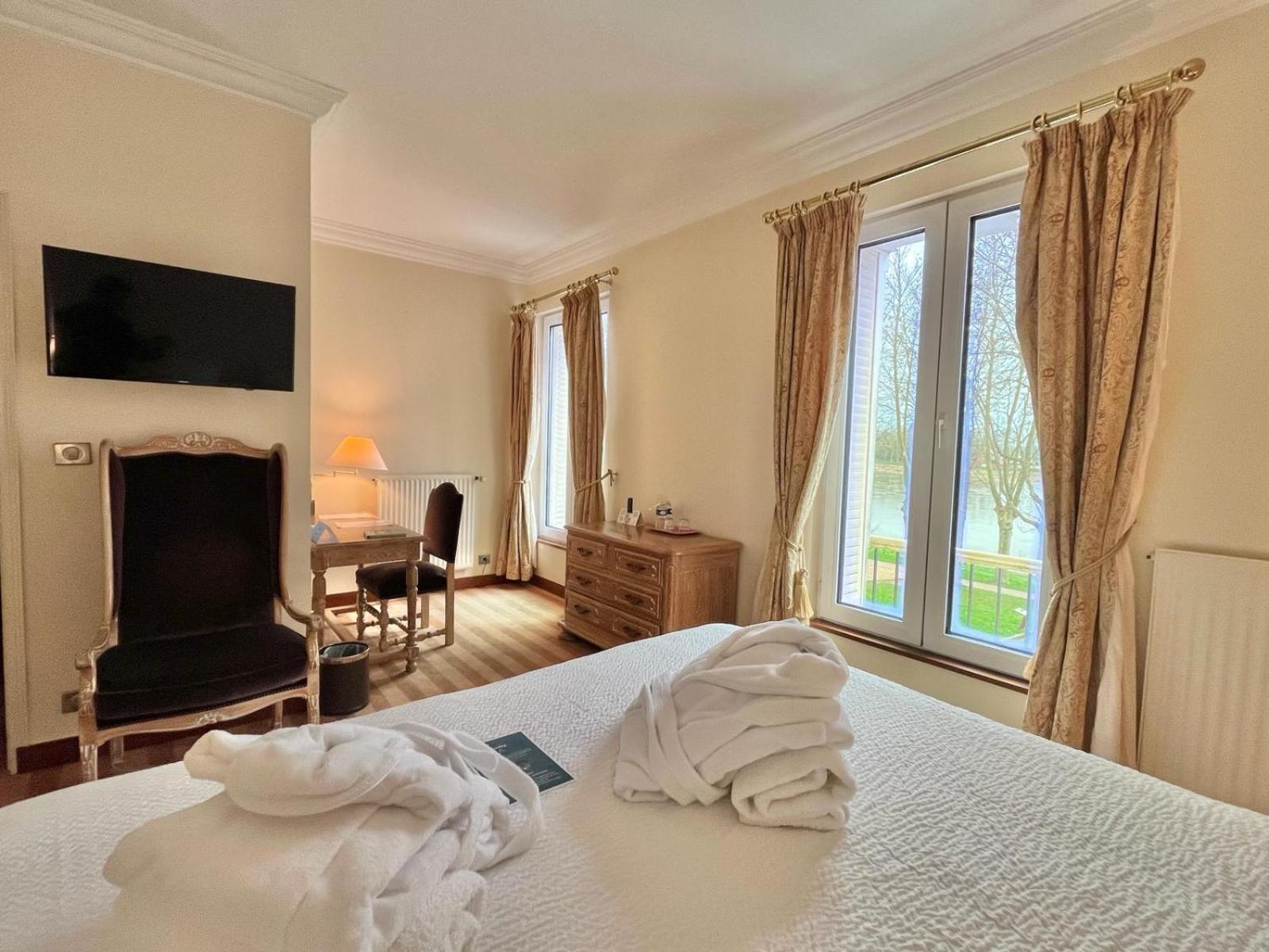 Logis Hotel Le Rivage Gien Esterno foto