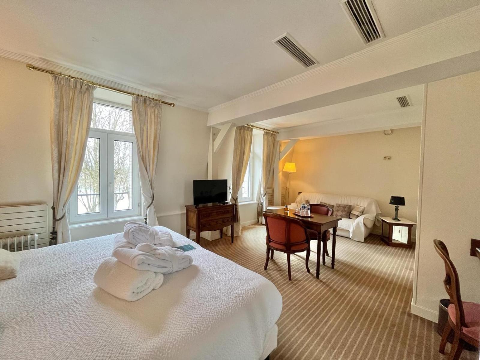 Logis Hotel Le Rivage Gien Esterno foto