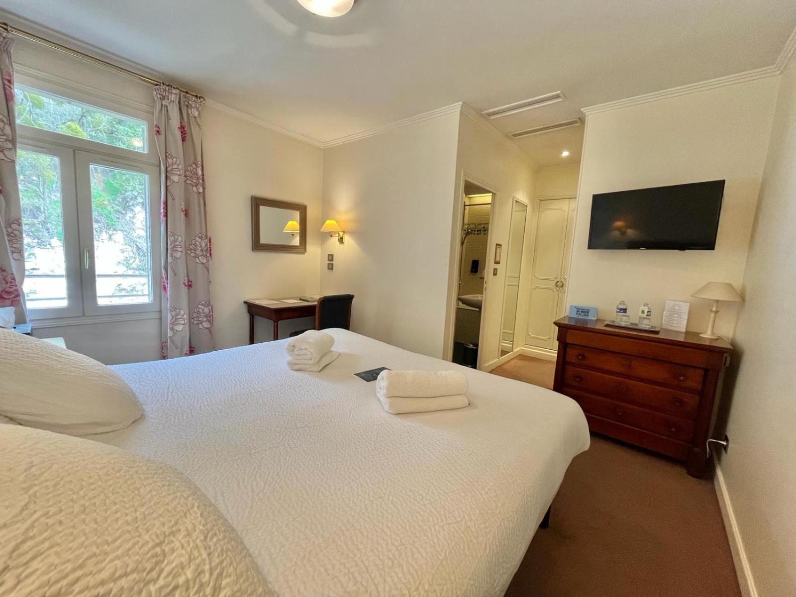 Logis Hotel Le Rivage Gien Esterno foto