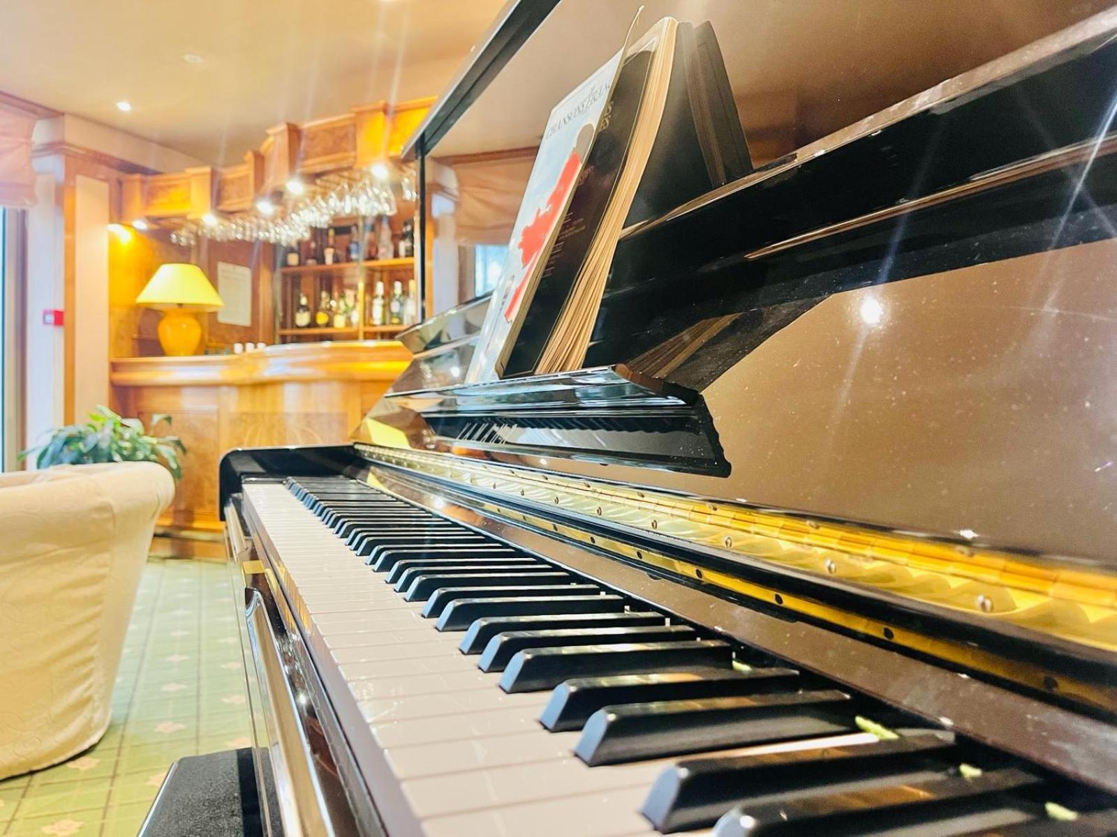 Logis Hotel Le Rivage Gien Esterno foto