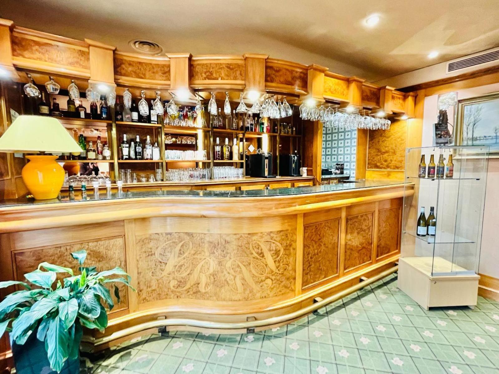 Logis Hotel Le Rivage Gien Esterno foto