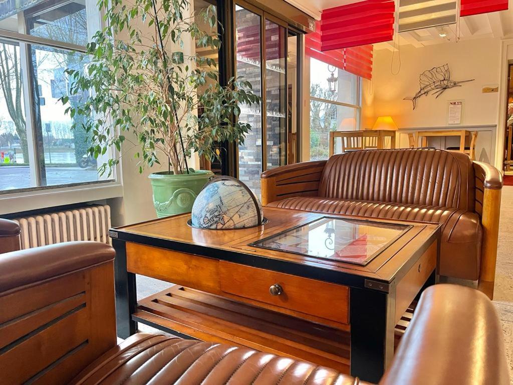 Logis Hotel Le Rivage Gien Esterno foto